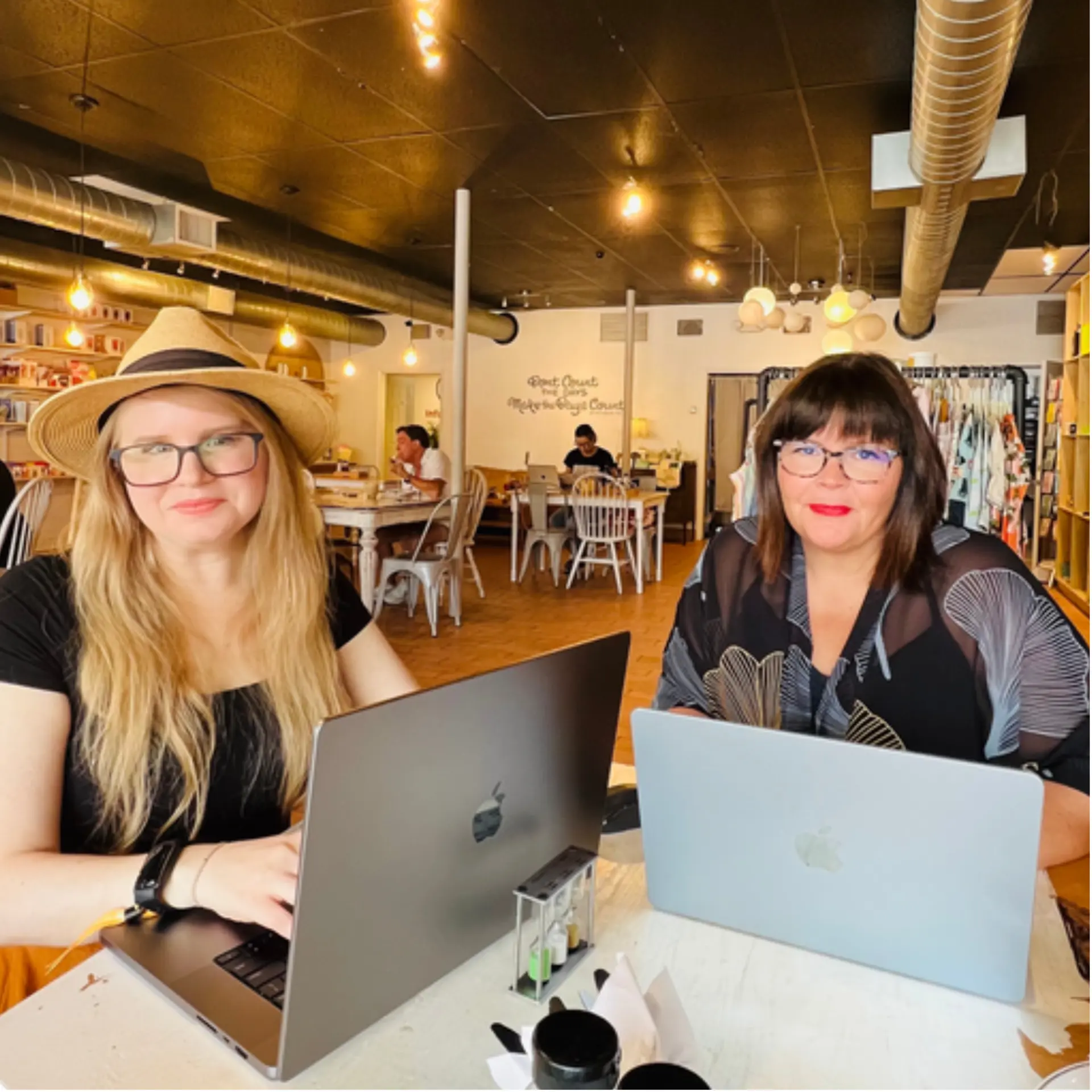 Korrine and Erin, founders of Travel Biz Boss